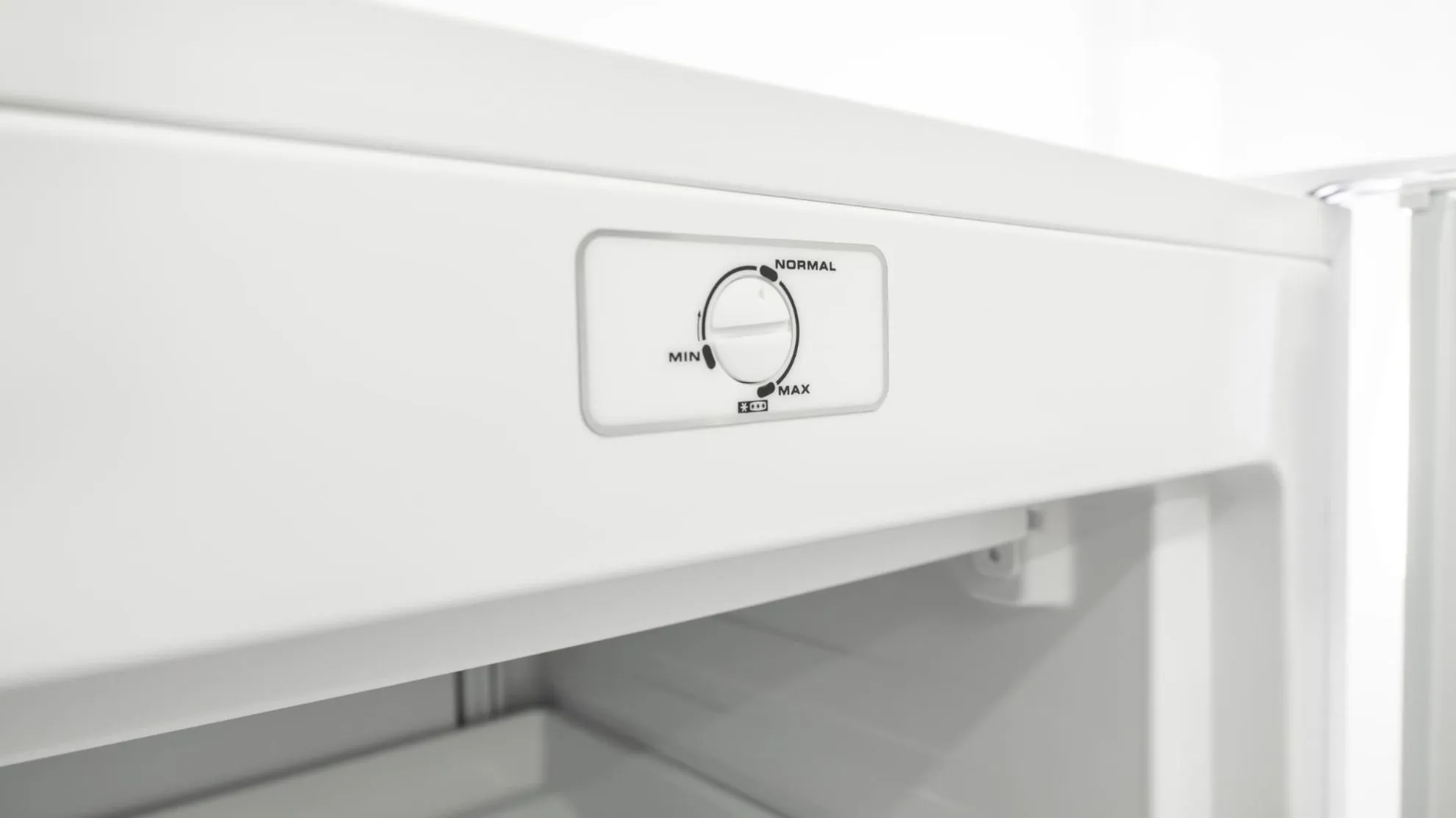 Image FREE-STANDING FREEZER RF168W