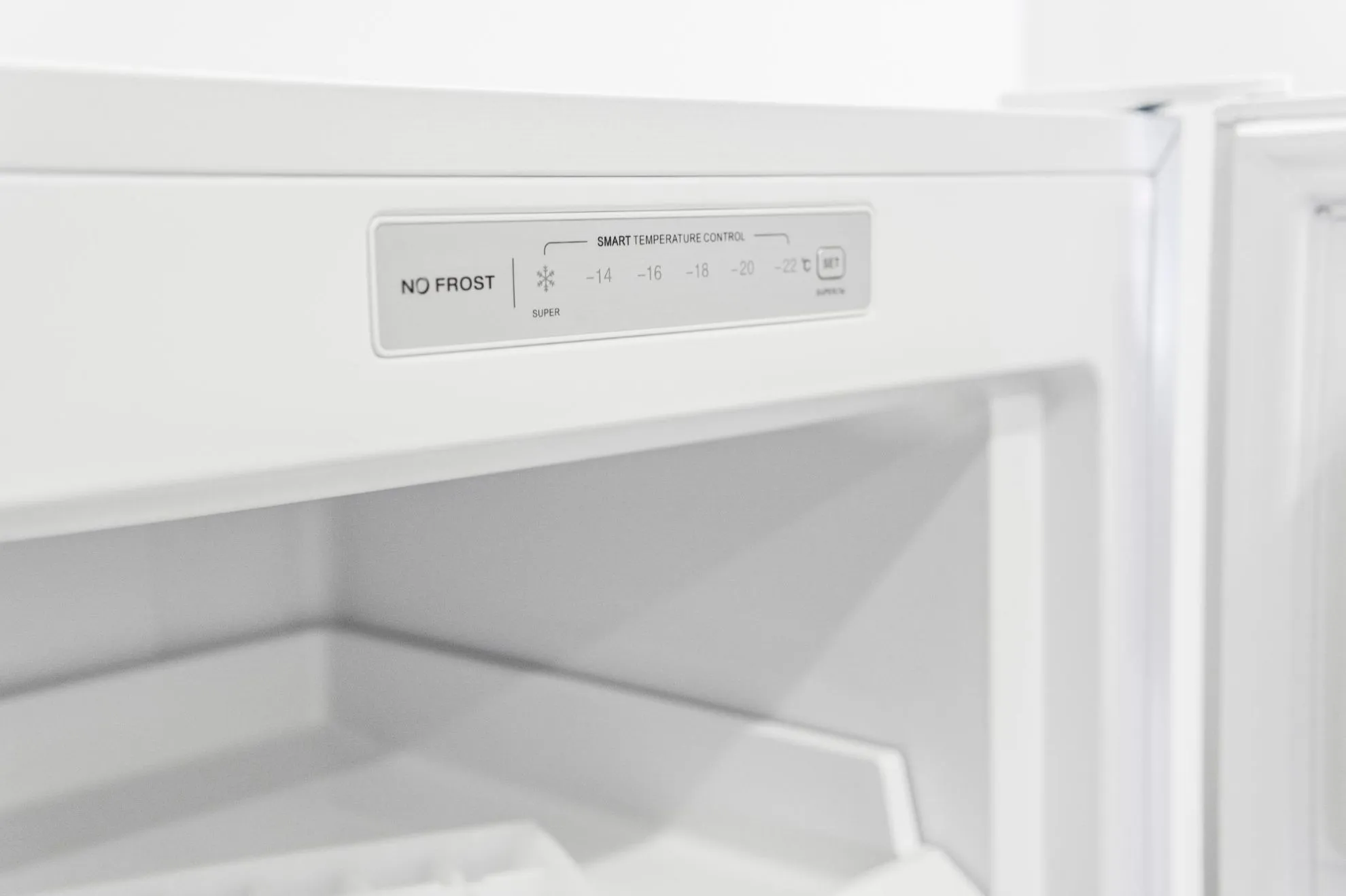 Image FREE-STANDING FREEZER RFN161WD