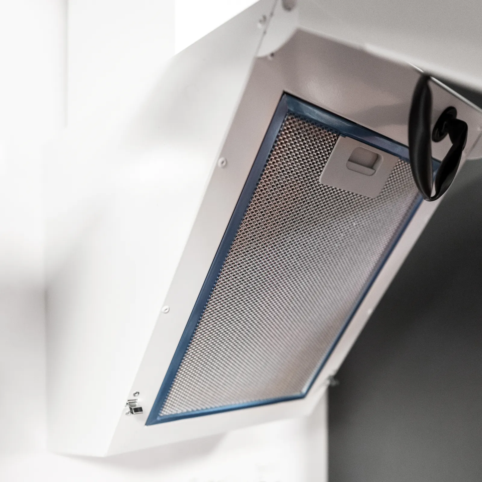 Image ANGLED CHIMNEY HOOD KMS6040WHG