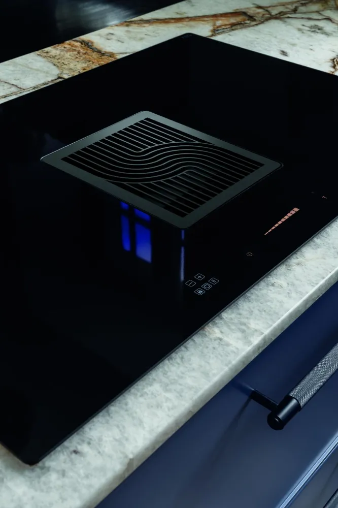 Image INDUCTION HOB WITH INTEGRATED EXTRACTOR WIZARD 2.0 CDB8302C