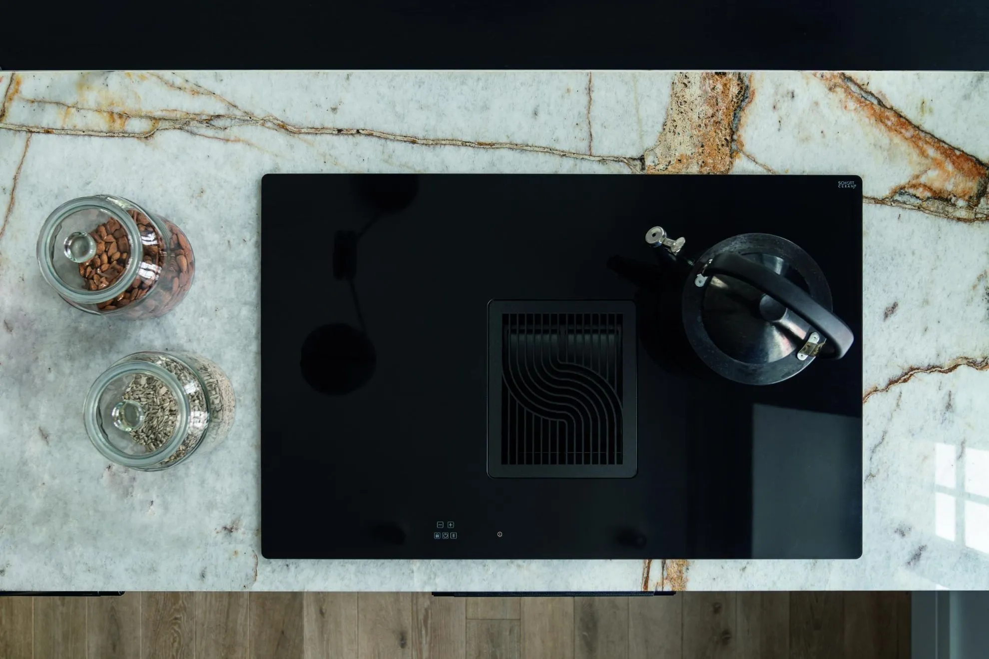 Image INDUCTION HOB WITH INTEGRATED EXTRACTOR WIZARD 2.0 CDB8302C