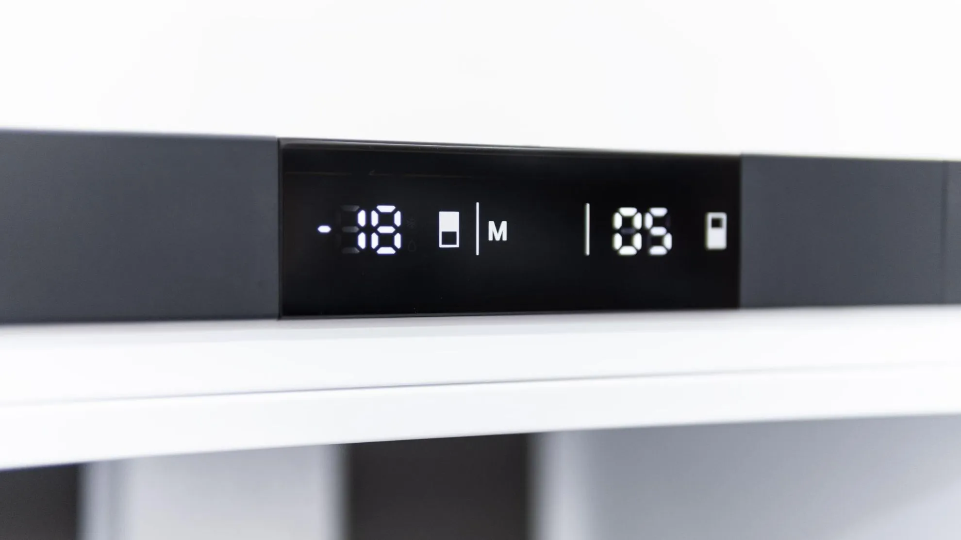 Image BUILT-IN FRIDGE-FREEZER KCN2233J