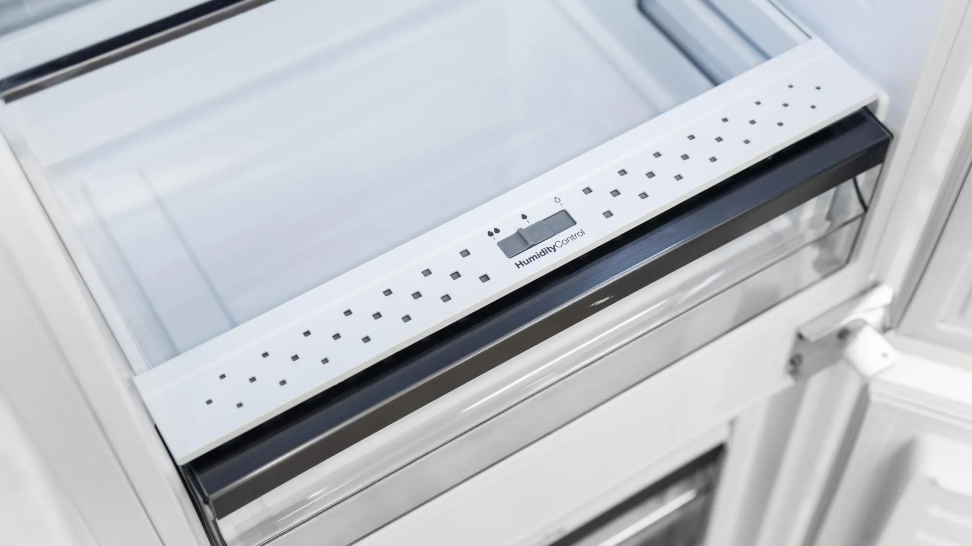 Image BUILT-IN FRIDGE-FREEZER KCN2233J