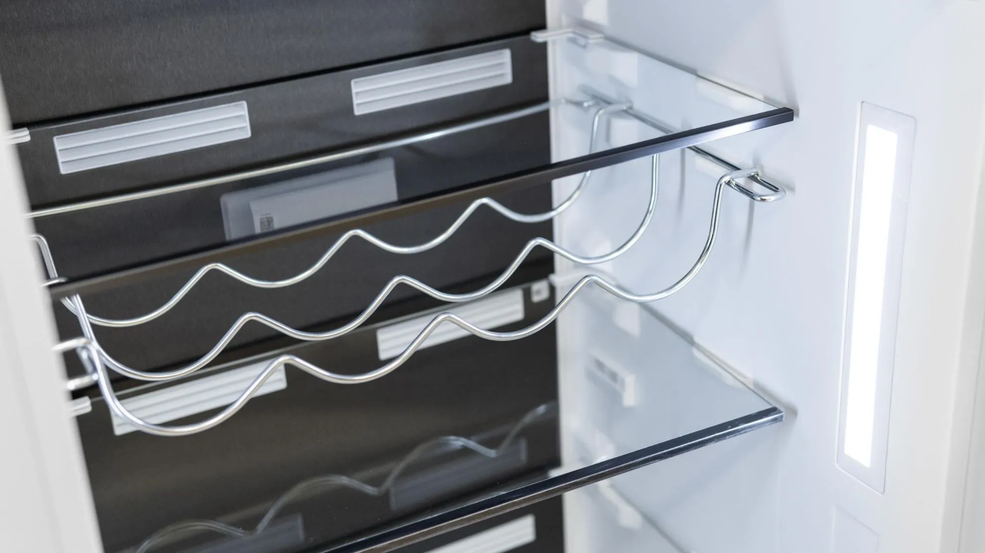 Image BUILT-IN FRIDGE-FREEZER KCN2233J