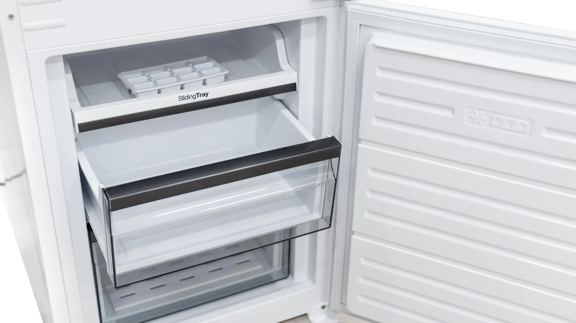 Image BUILT-IN FRIDGE-FREEZER KCN2233J