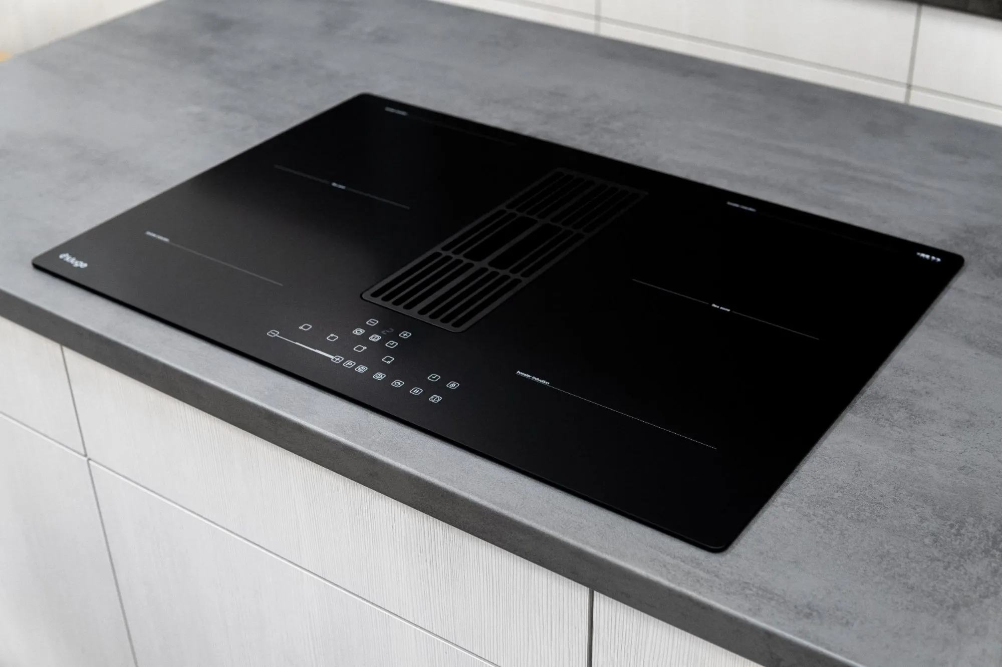 Image Induction hob with integrated extractor hood KHI8000B